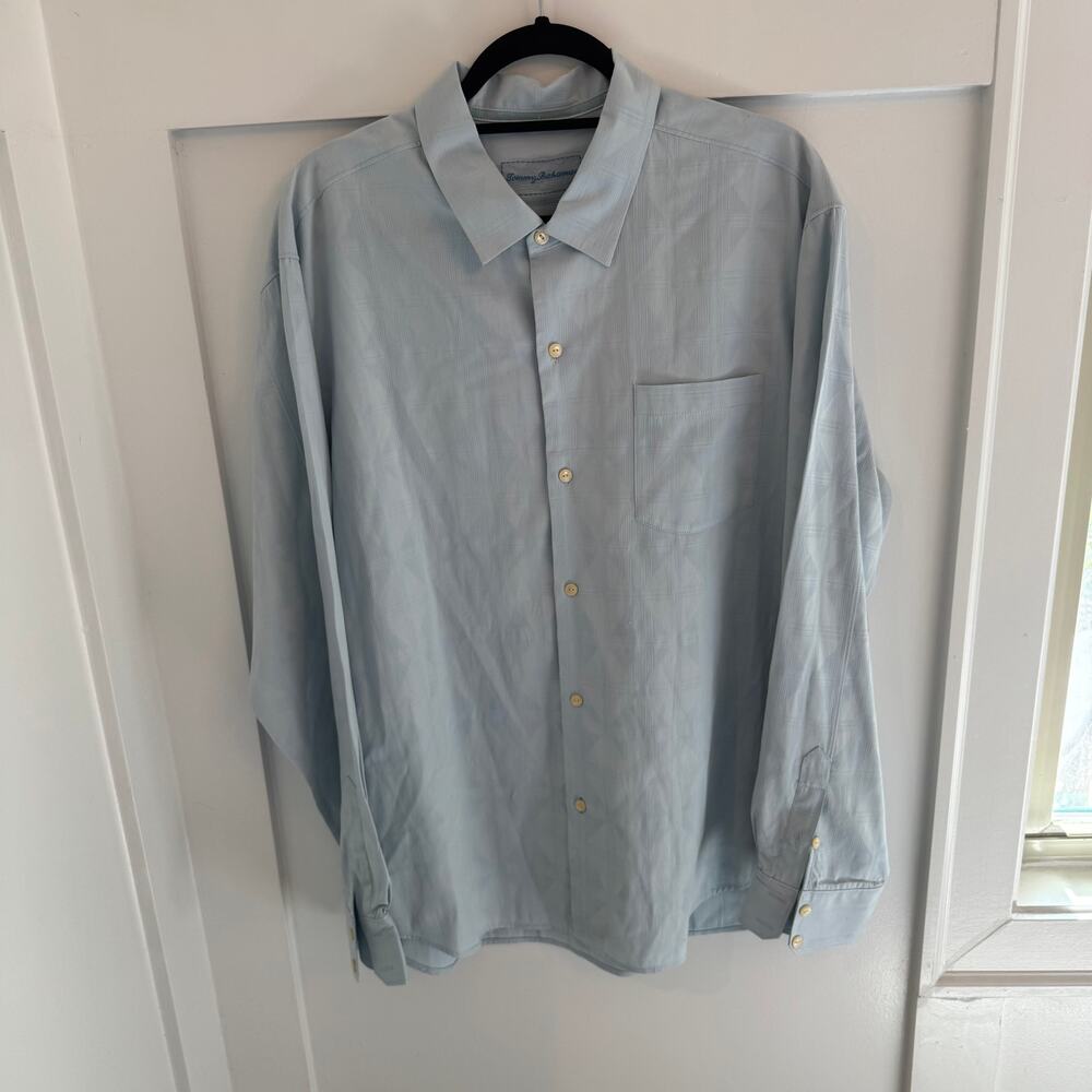 Tommy Bahama Men's XL 70% Silk 30% Cotton Light Blue Button Up Shirt Vacation